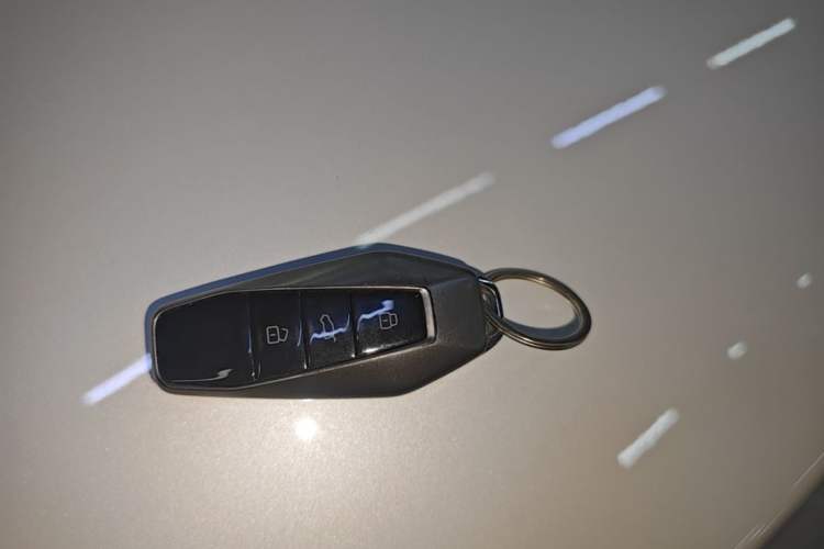 Used iCAR 03T 2024 501km Four-wheel Drive Long-Range Version Vehicle Key