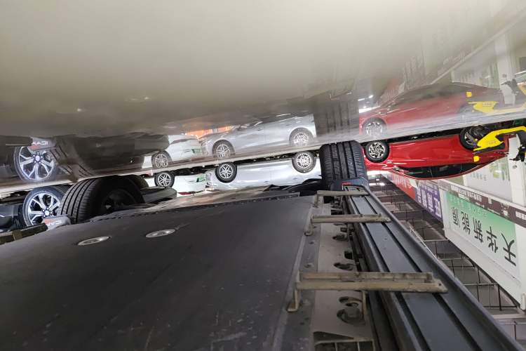 Used iCAR 03T 2024 520km Two-Wheel Drive Long-Range Version Left Side Sill