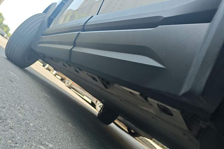 Used iCAR 03T 2024 501km Four-wheel Drive Long-Range Version Left Side Sill