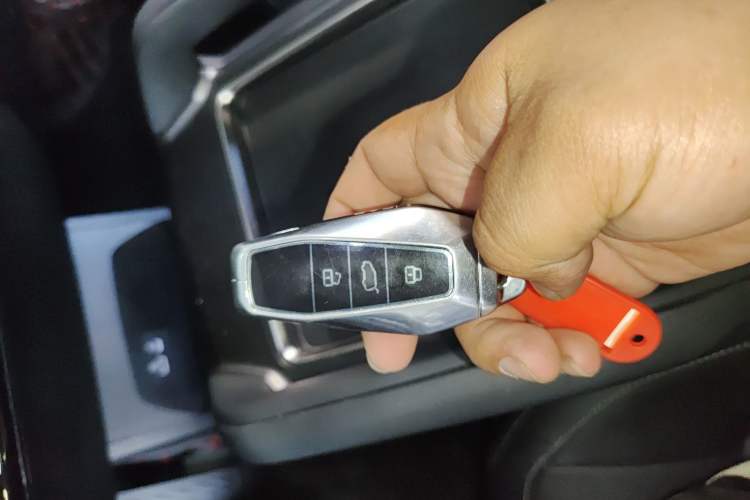 Used iCAR 03T 2024 520km Two-Wheel Drive Long-Range Version Vehicle Key