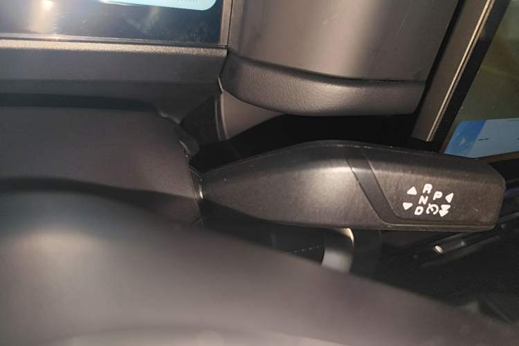 Used iCAR 03T 2024 520km Two-Wheel Drive Long-Range Version Gear Lever