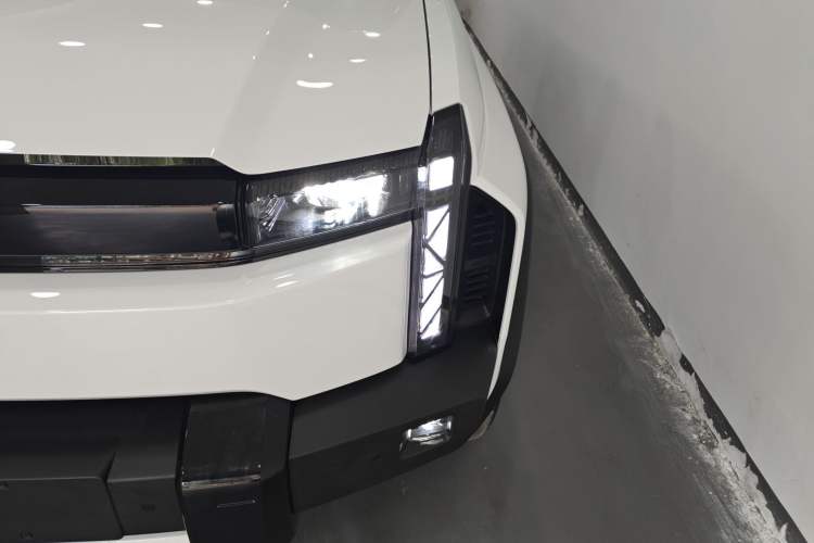Used iCAR 03T 2024 520km Two-Wheel Drive Long-Range Version Left Front Headlight