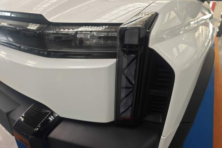 Used iCAR 03T 2024 501km Four-wheel Drive Long-range Enjoyment Version Left Front Headlight