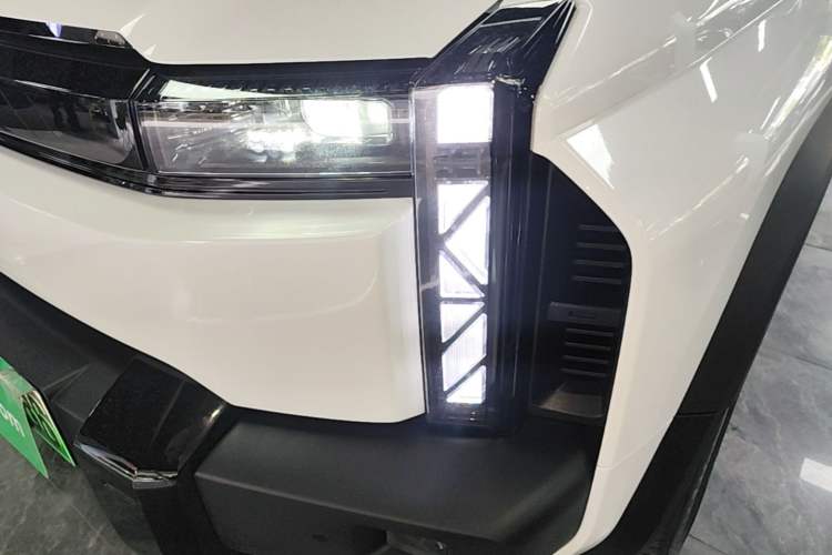 Used iCAR 03T 2024 520km Two-Wheel Drive Long-Range Version Left Front Headlight