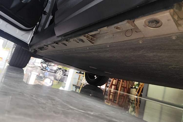 Used iCAR 03T 2024 520km Two-Wheel Drive Long-Range Version Left Side Sill
