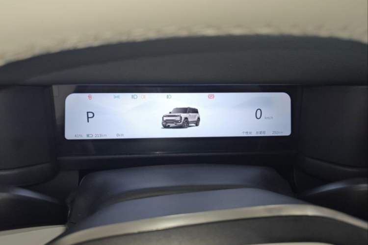 Used iCAR 03T 2024 520km Two-Wheel Drive Long-Range Version Odometer Close Up