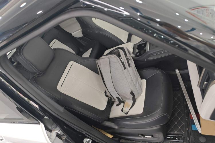 Used iCAR 03T 2024 520km Two-Wheel Drive Long-Range Version Right Front Seat
