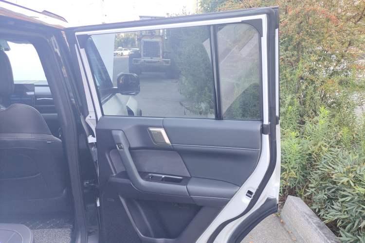 Used iCAR 03T 2024 501km Four-wheel Drive Long-Range Version Right Rear Door Interior