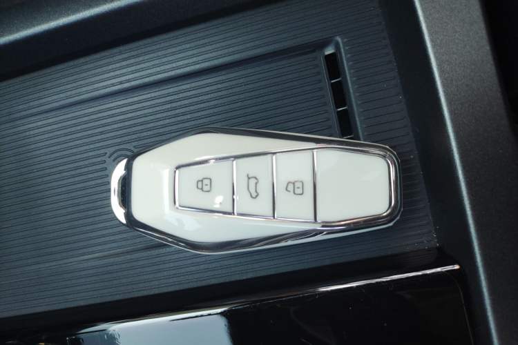Used iCAR 03T 2024 501km Four-wheel Drive Long-Range Version Vehicle Key