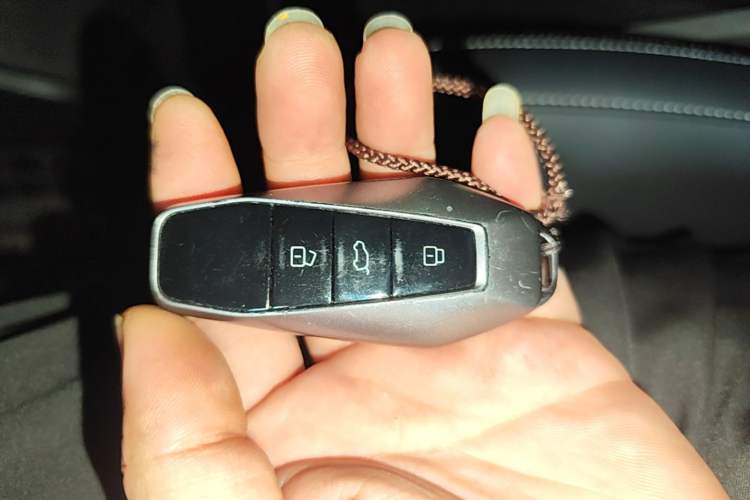 Used iCAR 03T 2024 520km Two-Wheel Drive Long-Range Version Vehicle Key