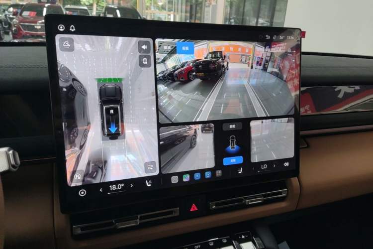 Used iCAR V27 2026 Model 200KM Four-Wheel Drive Falcon 500 Audio And AC Panel