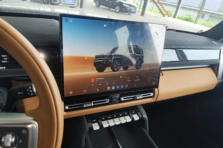 Used iCAR V27 2026 Model 200KM Four-Wheel Drive Falcon 500 Audio And AC Panel