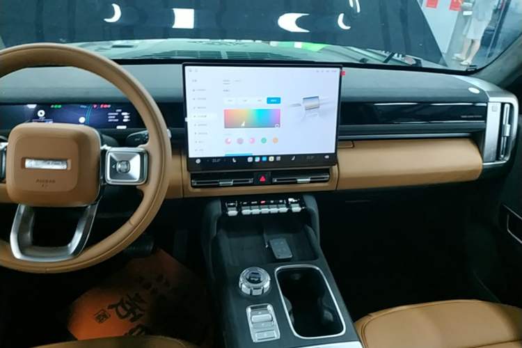 Used iCAR V27 2026 Model 200KM Four-Wheel Drive Falcon 500 Audio And AC Panel