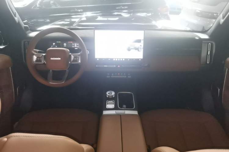 Used iCAR V27 2026 Model 200KM Four-Wheel Drive Falcon 700 Center Console