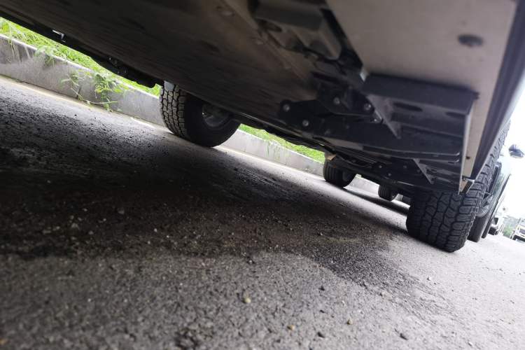 Used iCAR V27 2026 Model 200KM Four-Wheel Drive Falcon 500 Chassis Front Left