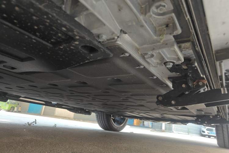 Used iCAR V27 2026 Model 200KM Four-Wheel Drive Falcon 700 Chassis Front Left