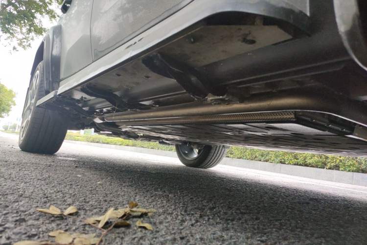 Used iCAR V27 2026 Model 200KM Four-Wheel Drive Falcon 700 Chassis Front Right
