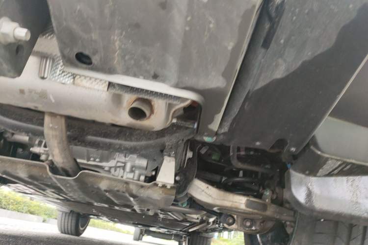 Used iCAR V27 2026 Model 200KM Four-Wheel Drive Falcon 700 Chassis Rear