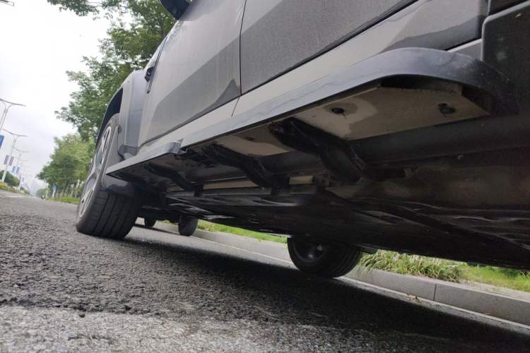 Used iCAR V27 2026 Model 200KM Four-Wheel Drive Falcon 700 Chassis Rear Left