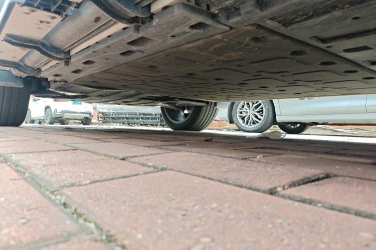 Used iCAR V27 2026 Model 200KM Four-Wheel Drive Falcon 700 Chassis Rear Left