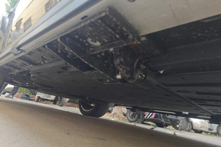 Used iCAR V27 2026 Model 200KM Four-Wheel Drive Falcon 700 Chassis Rear Left