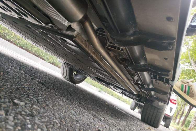 Used iCAR V27 2026 Model 200KM Four-Wheel Drive Falcon 700 Chassis Rear Right