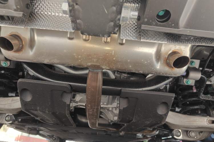 Used iCAR V27 2026 Model 200KM Four-Wheel Drive Falcon 700 Chassis Rear