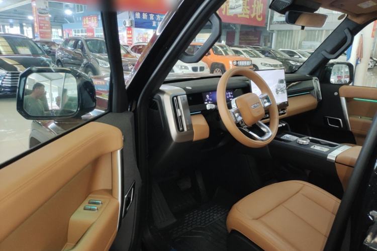 Used iCAR V27 2026 Model 200KM Four-Wheel Drive Falcon 500 Driver Seat
