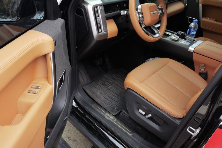 Used iCAR V27 2026 Model 200KM Four-Wheel Drive Falcon 500 Driver Seat