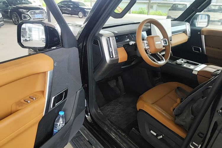 Used iCAR V27 2026 Model 200KM Four-Wheel Drive Falcon 500 Driver Seat