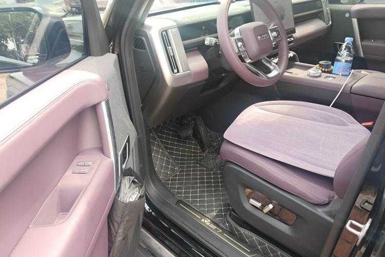 Used iCAR V27 2026 Model 200KM Four-Wheel Drive Falcon 700 Driver Seat