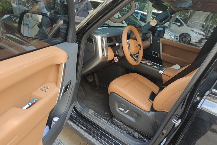 Used iCAR V27 2026 Model 200KM Four-Wheel Drive Falcon 700 Driver Seat