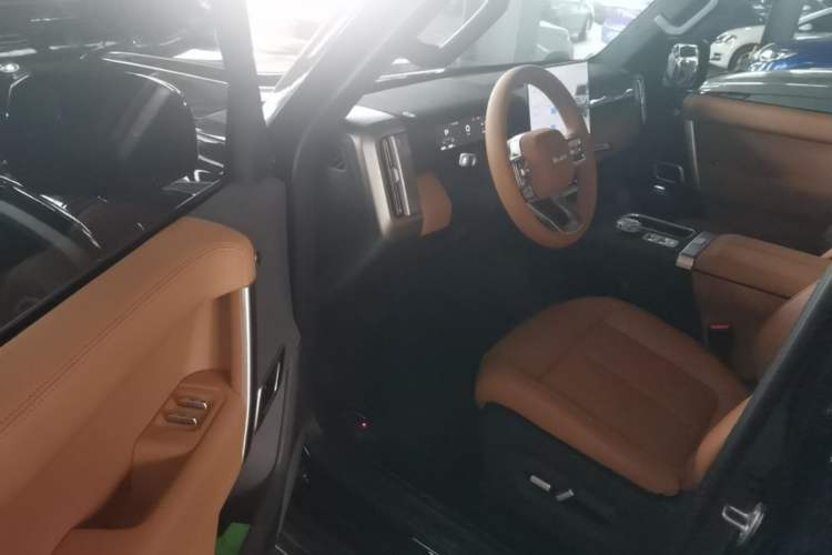 Used iCAR V27 2026 Model 200KM Four-Wheel Drive Falcon 700 Driver Seat
