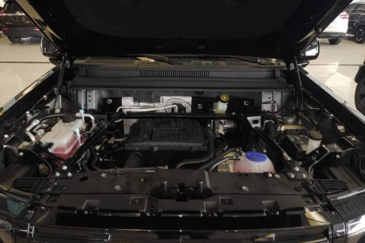 Used iCAR V27 2026 Model 200KM Four-Wheel Drive Falcon 500 Engine Bay