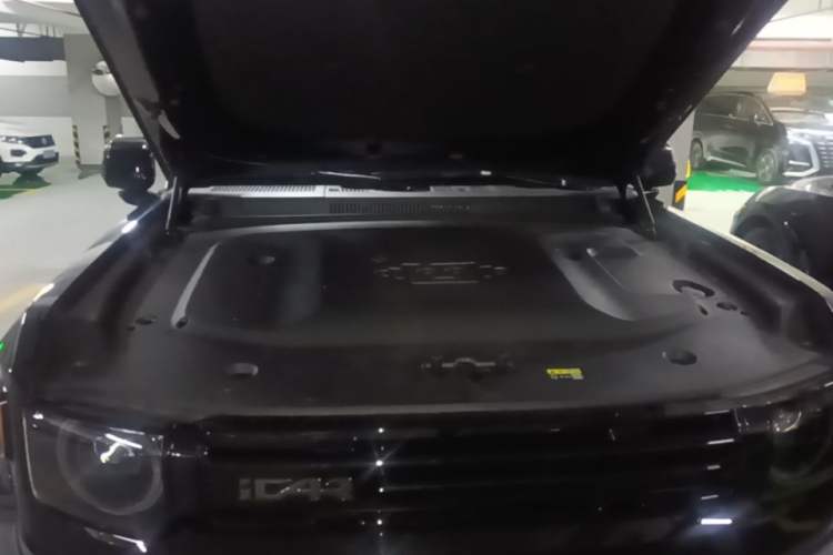 Used iCAR V27 2026 Model 200KM Four-Wheel Drive Falcon 700 Engine Bay