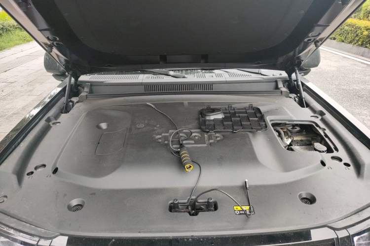 Used iCAR V27 2026 Model 200KM Four-Wheel Drive Falcon 700 Engine Bay
