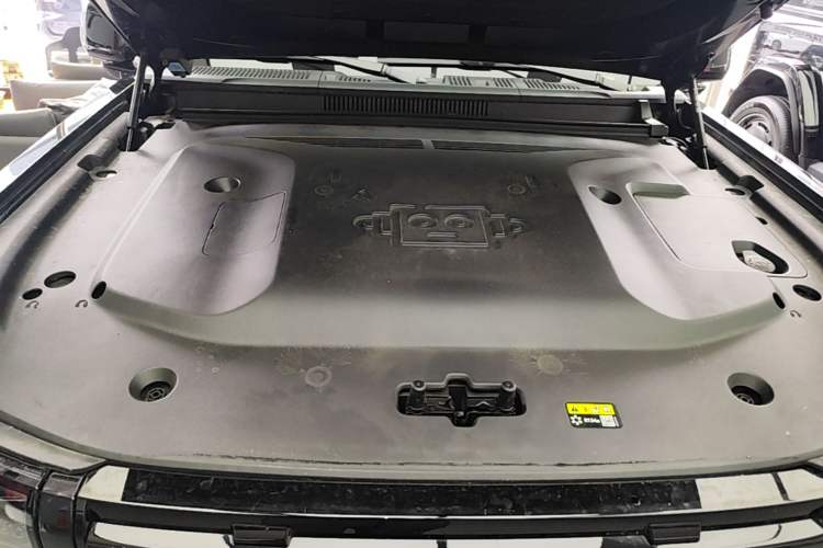 Used iCAR V27 2026 Model 200KM Four-Wheel Drive Falcon 500 Engine Bay