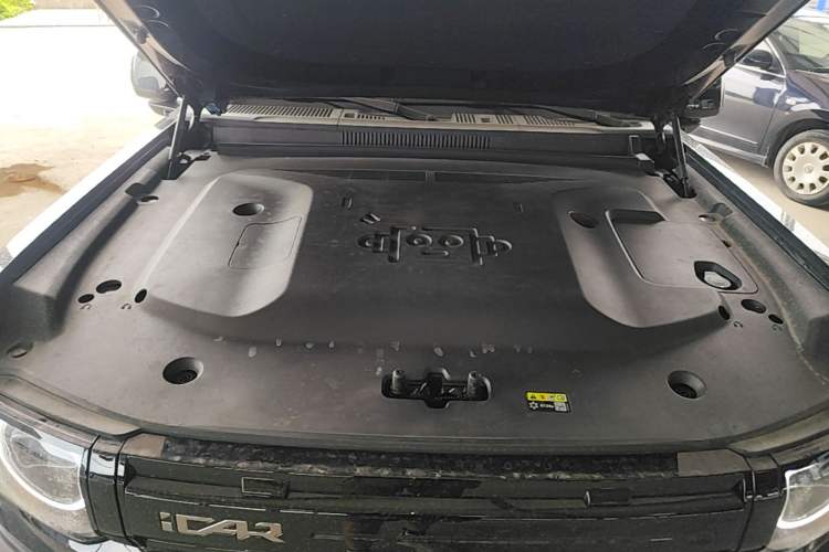 Used iCAR V27 2026 Model 200KM Four-Wheel Drive Falcon 500 Engine Bay