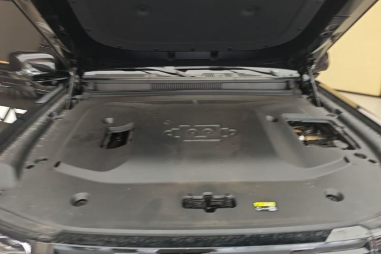 Used iCAR V27 2026 Model 200KM Four-Wheel Drive Falcon 500 Engine Bay