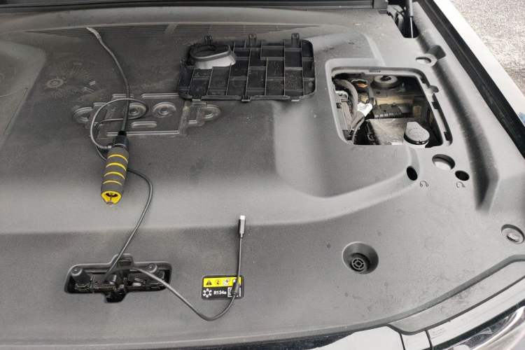 Used iCAR V27 2026 Model 200KM Four-Wheel Drive Falcon 700 Engine Bay Left