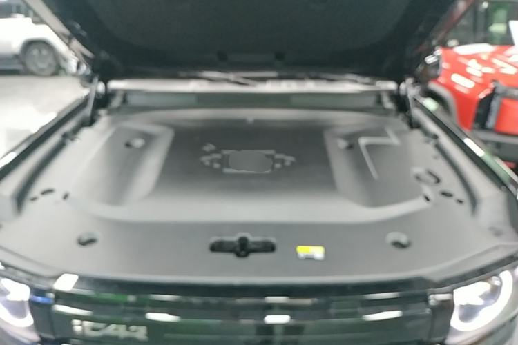 Used iCAR V27 2026 Model 200KM Four-Wheel Drive Falcon 500 Engine Bay
