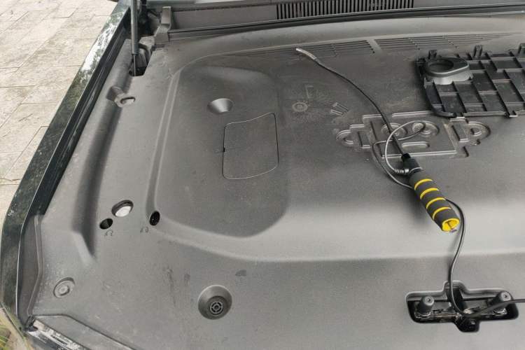Used iCAR V27 2026 Model 200KM Four-Wheel Drive Falcon 700 Engine Bay Right