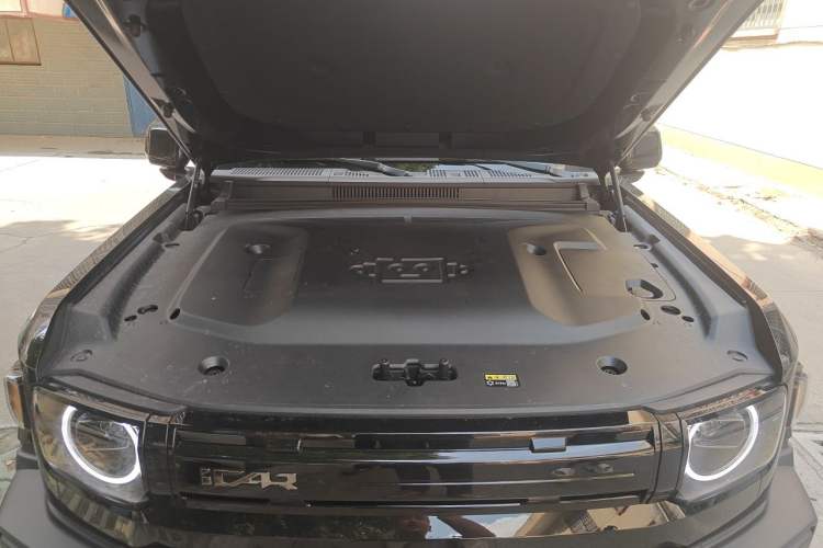 Used iCAR V27 2026 Model 200KM Four-Wheel Drive Falcon 700 Engine Bay