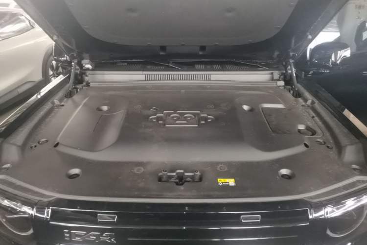 Used iCAR V27 2026 Model 200KM Four-Wheel Drive Falcon 700 Engine Bay