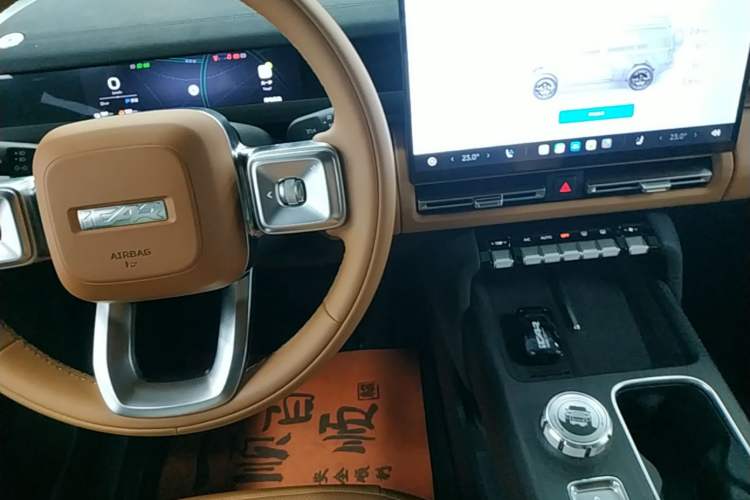 Used iCAR V27 2026 Model 200KM Four-Wheel Drive Falcon 500 Gear Lever