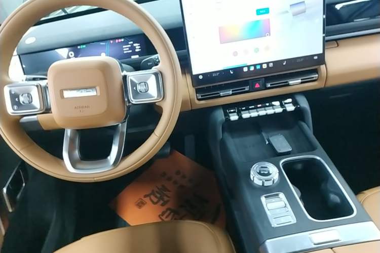 Used iCAR V27 2026 Model 200KM Four-Wheel Drive Falcon 500 Gear Lever