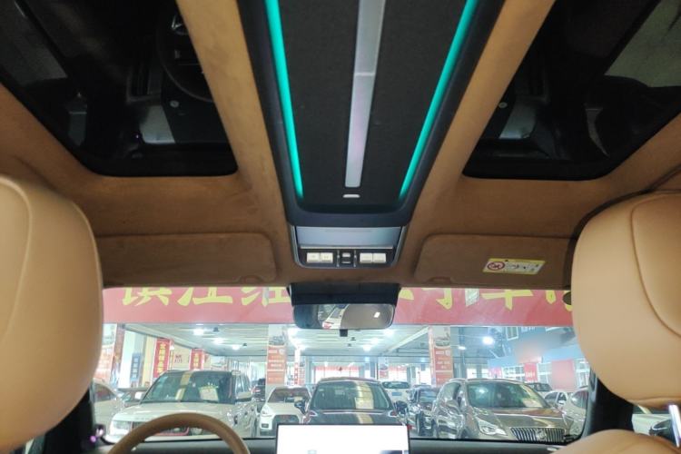 Used iCAR V27 2026 Model 200KM Four-Wheel Drive Falcon 500 Headliner