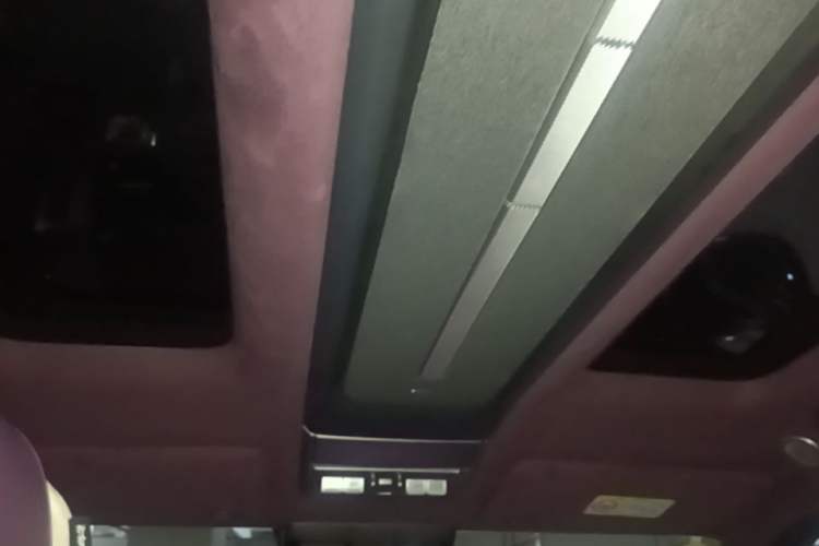 Used iCAR V27 2026 Model 200KM Four-Wheel Drive Falcon 700 Headliner