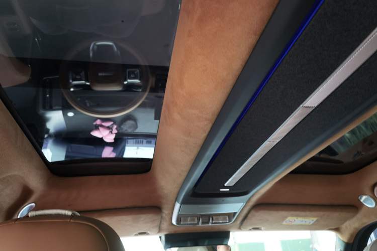 Used iCAR V27 2026 Model 200KM Four-Wheel Drive Falcon 500 Headliner