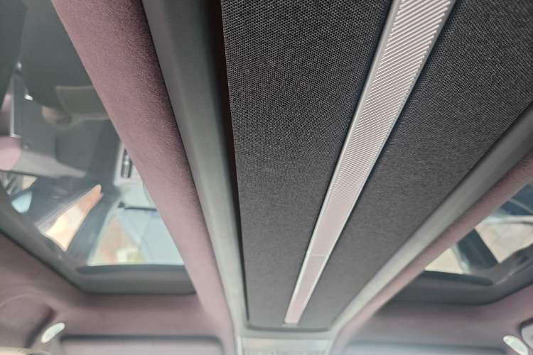 Used iCAR V27 2026 Model 200KM Four-Wheel Drive Falcon 700 Headliner